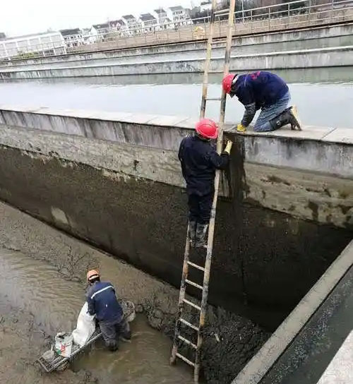 彭市镇污水池堵漏